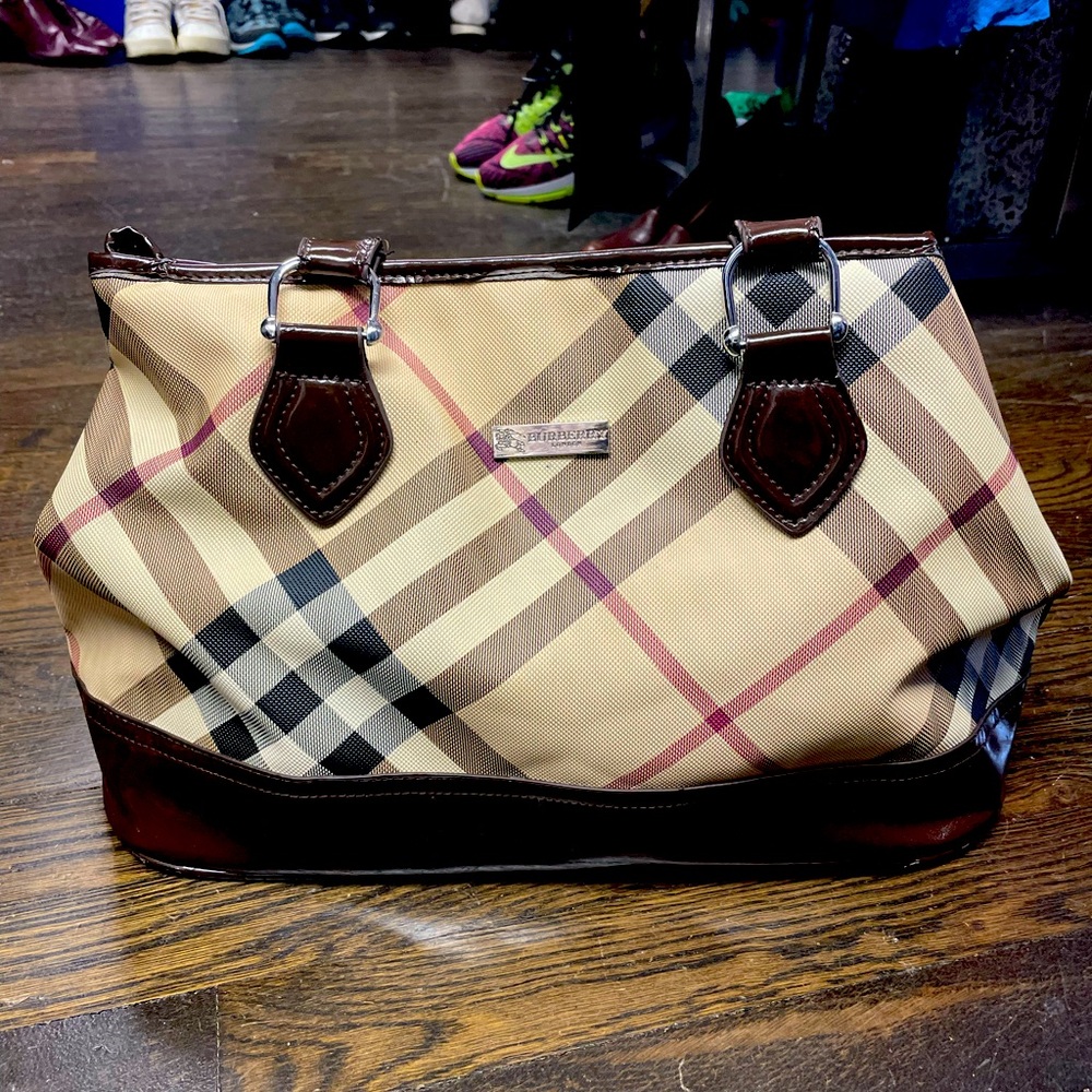 Burberry Purse🔥 - Picture 1 of 4